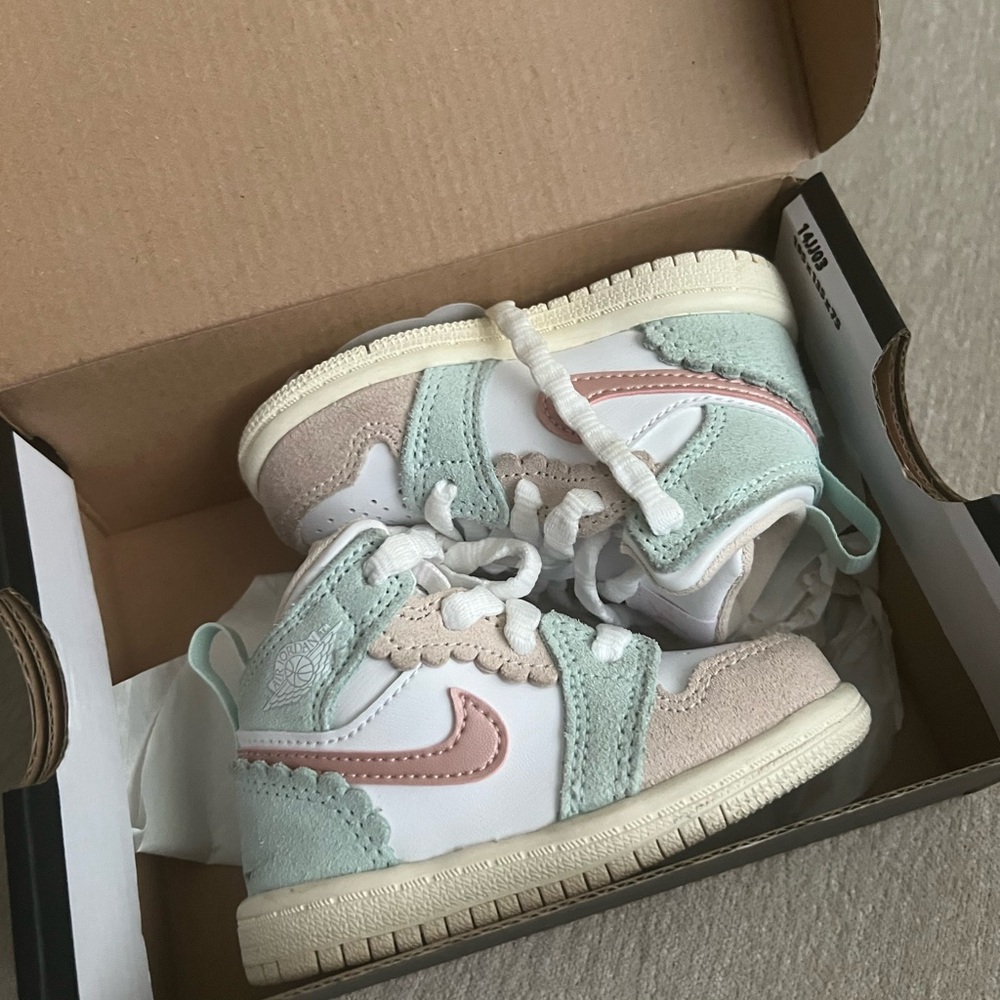 Jordan 1 Mid SE Toddler White/Pink Oxford-Jade Ice 5C